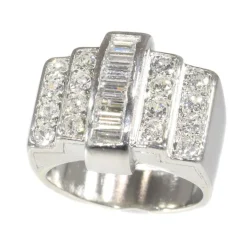 Bague Art Déco en platine et diamants
