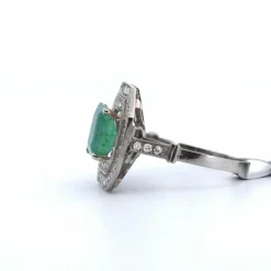 Bague Art Déco en platine avec émeraude