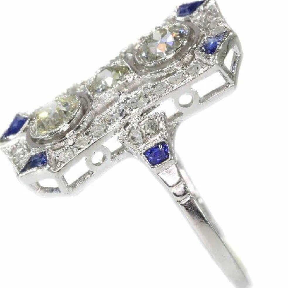 Bague Art Déco en platine et diamants