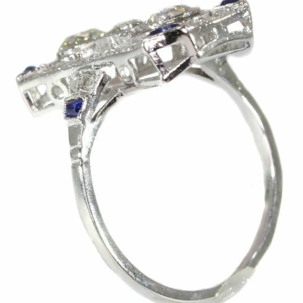 Bague Art Déco en platine et diamants