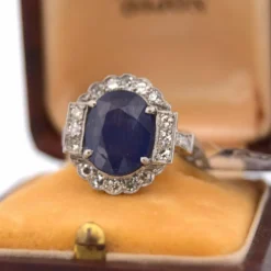 Bague Art Déco en saphir et diamant