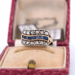 Bague Art Déco en saphir et diamant