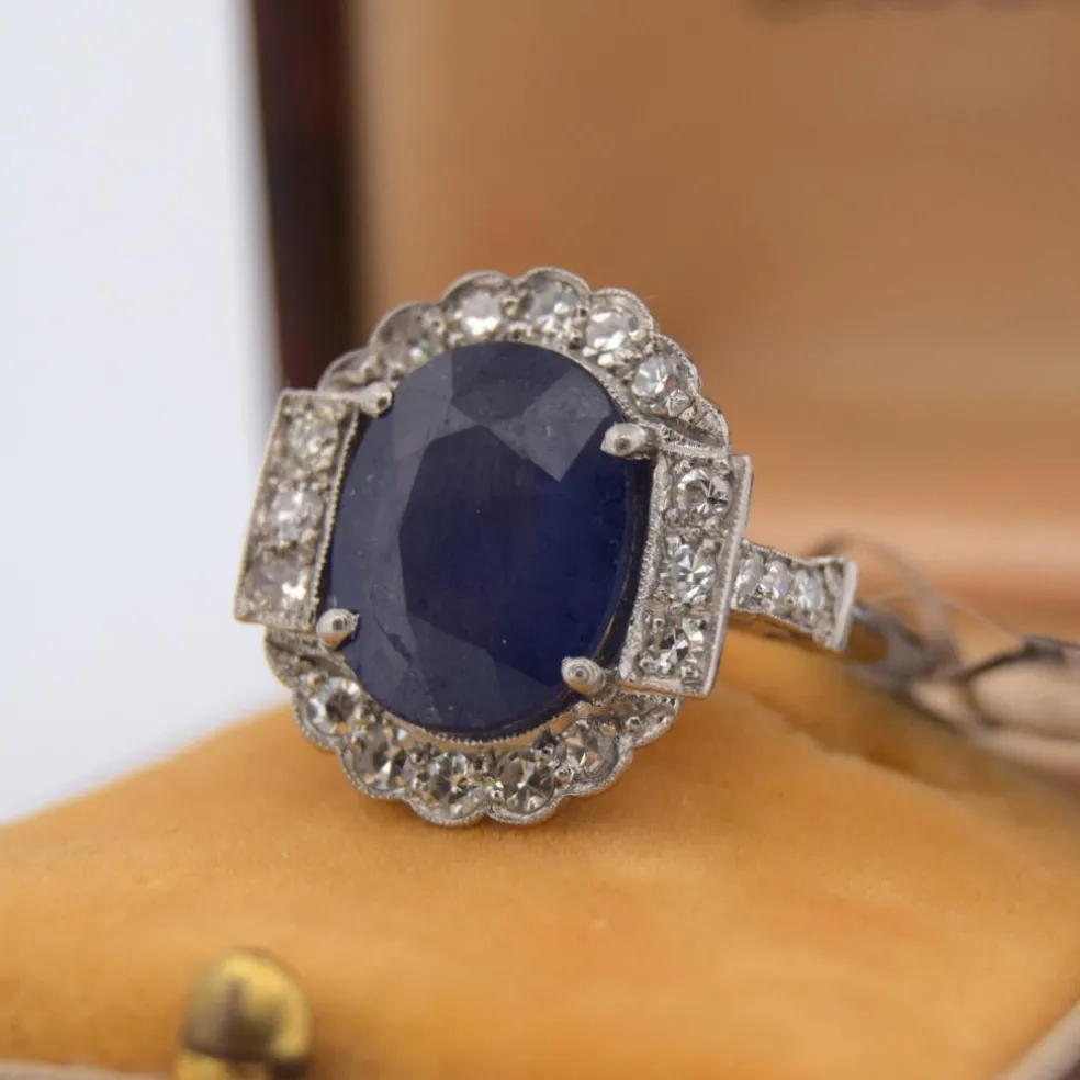 Bague Art Déco en saphir et diamant