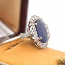 Bague Art Déco en saphir et diamant