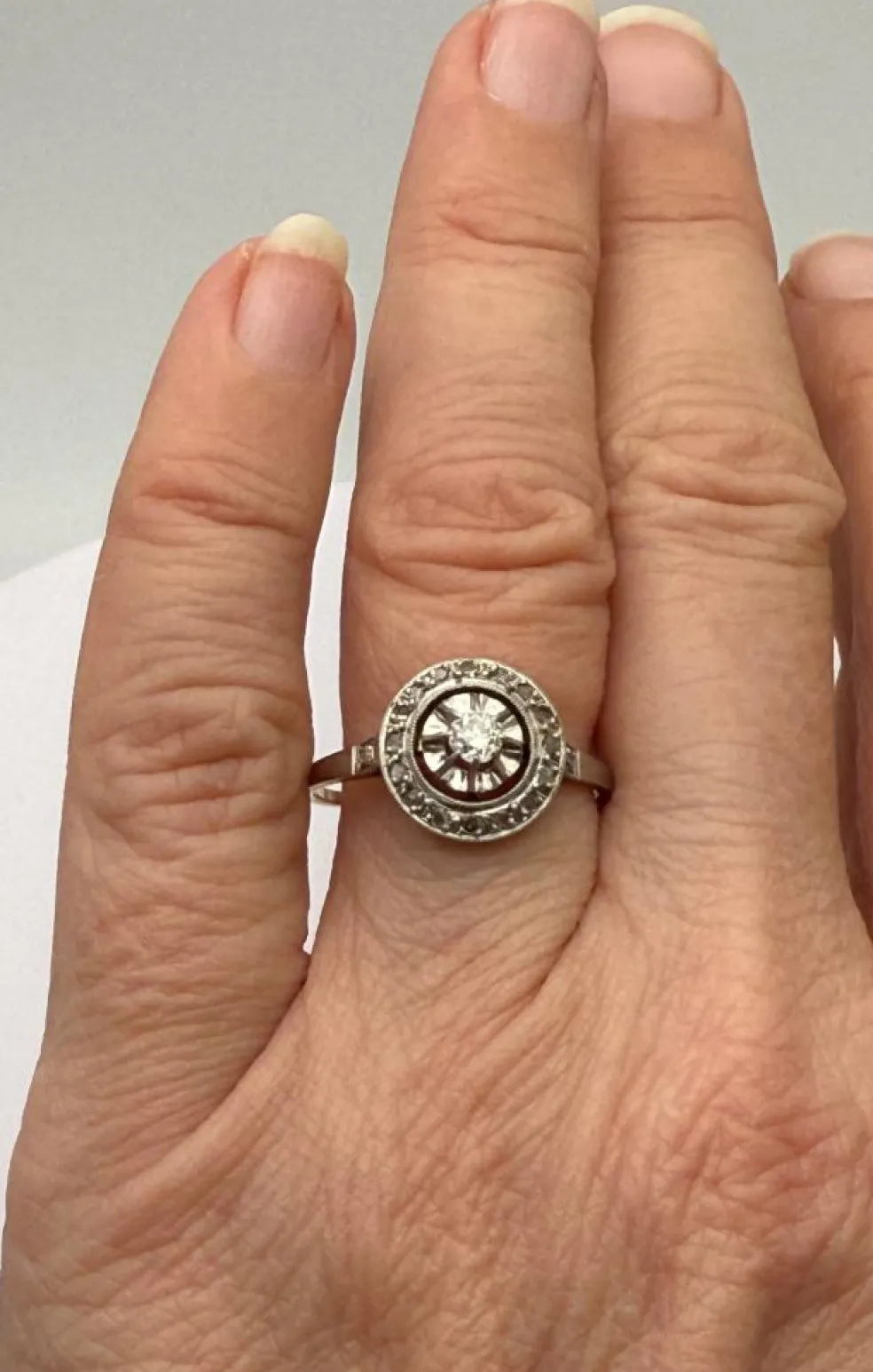 Bague Art Déco française en or jaune et platine avec diamants