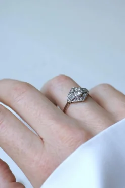 Bague Art Déco Hexagonale Diamants et Platine