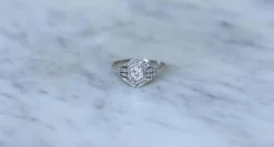 Bague Art Déco Hexagonale Diamants et Platine