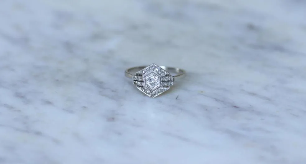 Bague Art Déco Hexagonale Diamants et Platine