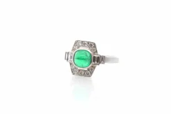 Bague art déco émeraude cabochon de Colombie et diamants