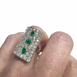 Bague Art Déco émeraudes diamants