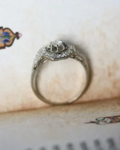 Bague Art Déco Octogonale Platine et Diamants