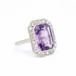 Bague Art Déco, Or 18 Carats, Platine, Améthyste et Diamants