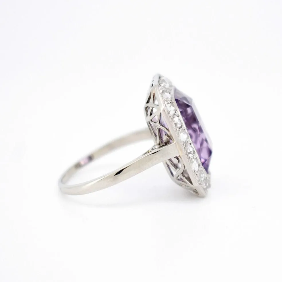 Bague Art Déco, Or 18 Carats, Platine, Améthyste et Diamants