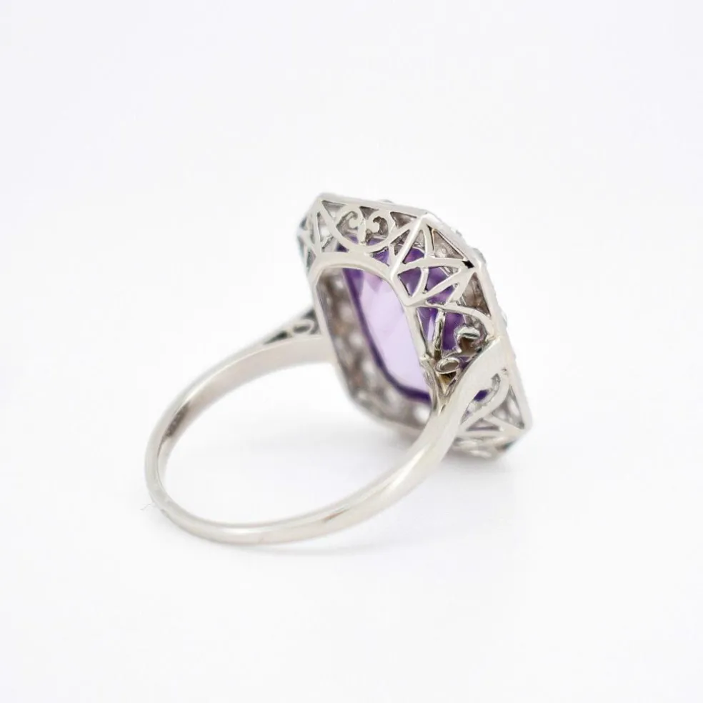 Bague Art Déco, Or 18 Carats, Platine, Améthyste et Diamants
