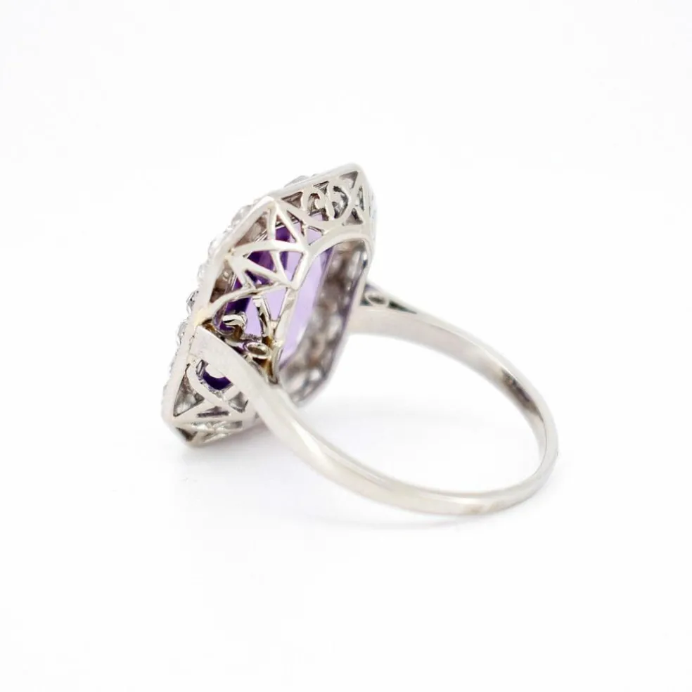 Bague Art Déco, Or 18 Carats, Platine, Améthyste et Diamants