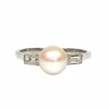 Bague Art Déco or blanc, perle, diamants baguette