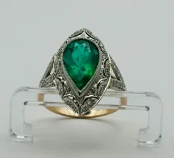 Bague Art Déco or blanc, platine, émeraude naturelle, diamants