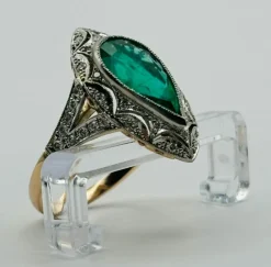 Bague Art Déco or blanc, platine, émeraude naturelle, diamants