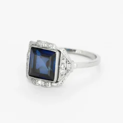 Bague Art Déco or blanc, saphir et diamants
