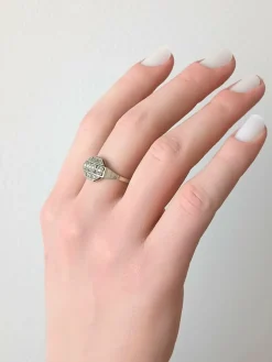 Bague Art Déco or gris, platine, et diamants, vers 1930