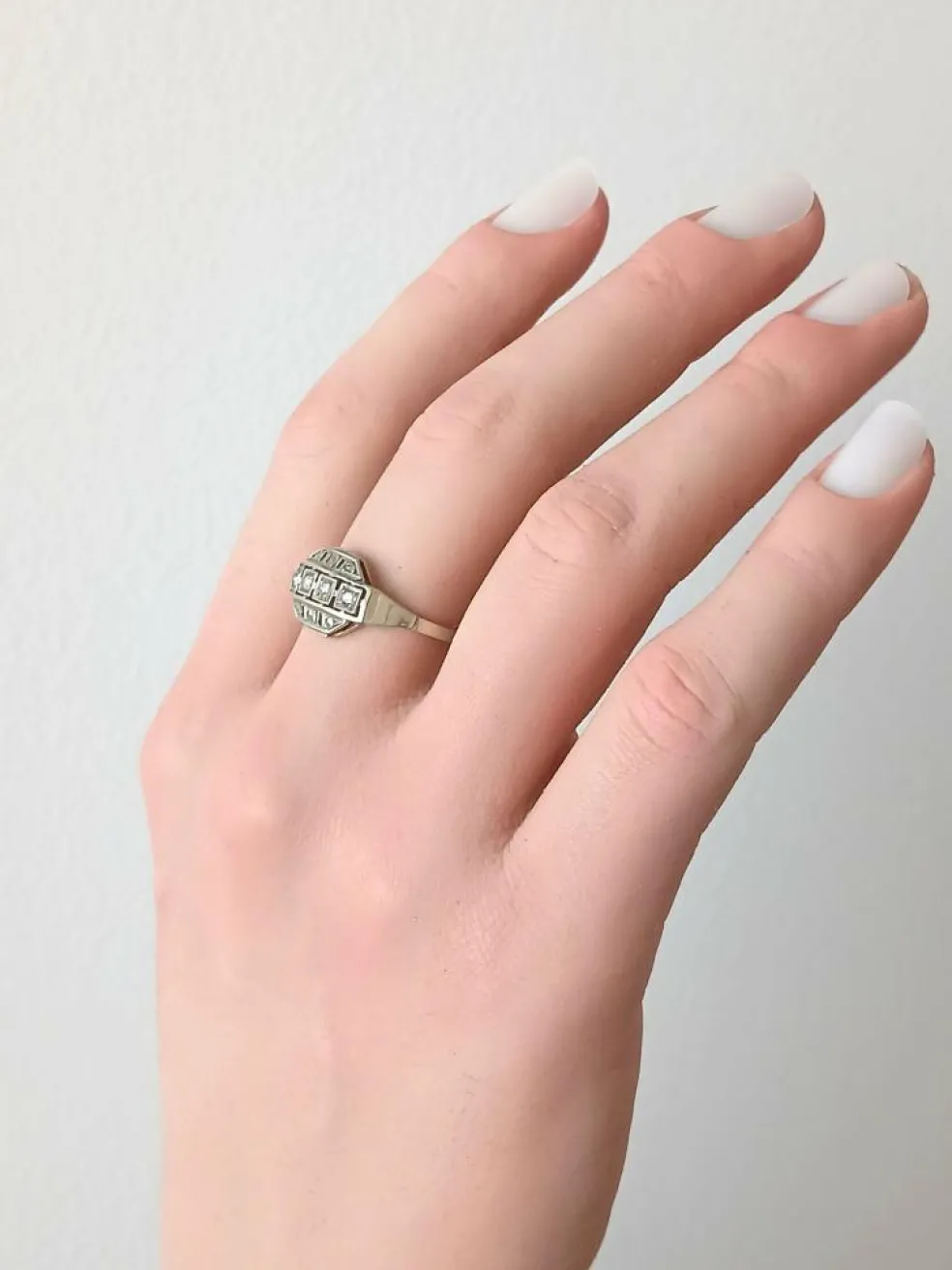 Bague Art Déco or gris, platine, et diamants, vers 1930