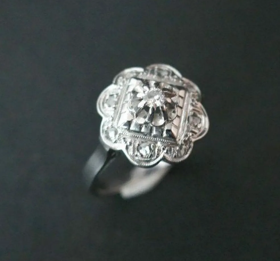 Bague Art Déco ornée de diamants, or et platine
