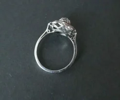 Bague Art Déco ornée de diamants, or et platine