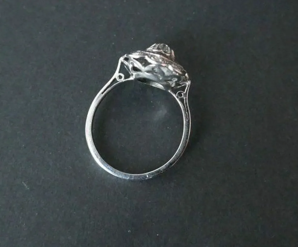 Bague Art Déco ornée de diamants, or et platine