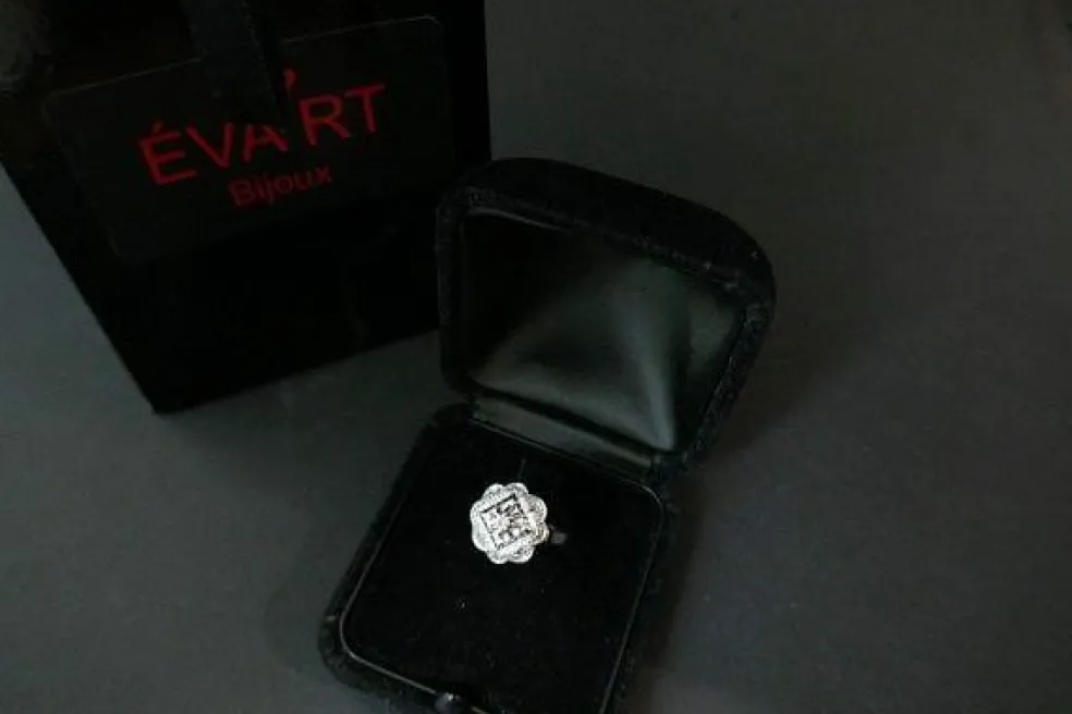 Bague Art Déco ornée de diamants, or et platine