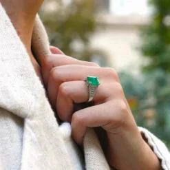 Bague Art Déco Platine Emeraude Diamants