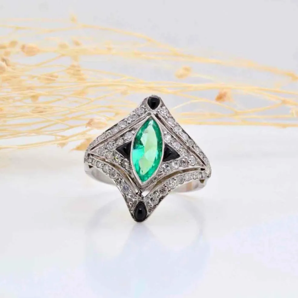 Bague Art Déco Platine Emeraude Saphirs Diamants