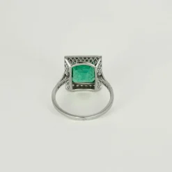 Bague Art Déco, platine et émeraude