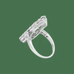 Bague Art Déco, platine et diamants.
