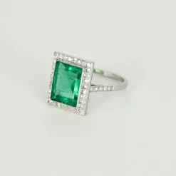 Bague Art Déco, platine et émeraude