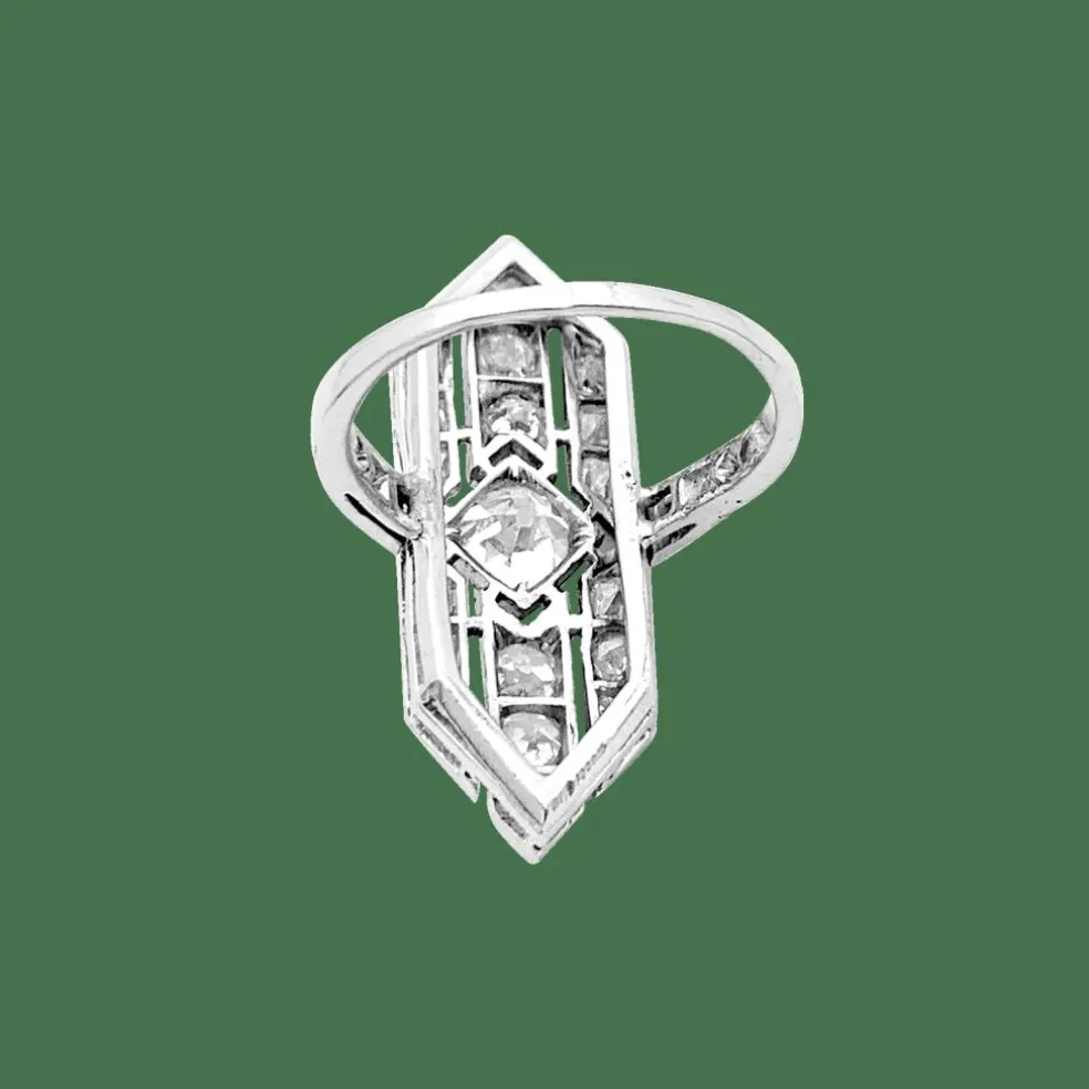 Bague Art Déco, platine et diamants.