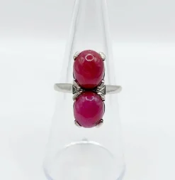 Bague Art Déco Platine et 6,70 carats cabochon rubis et diamant triangle (1950)