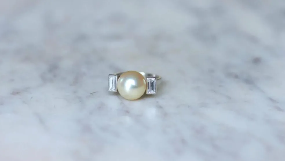 Bague Art Déco platine, perle, diamants baguettes