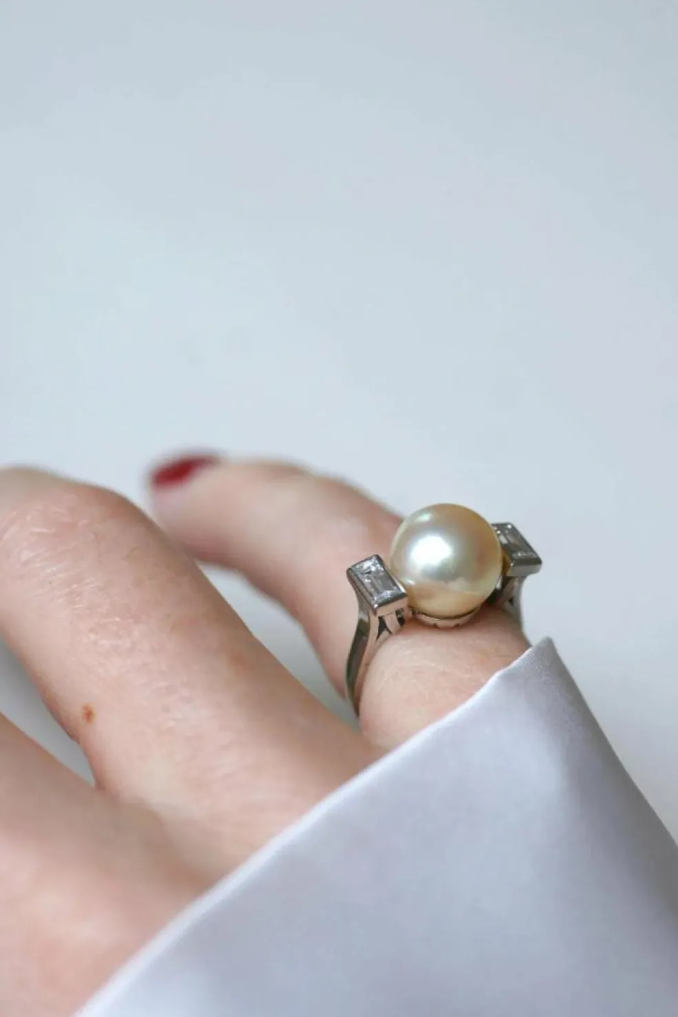 Bague Art Déco platine, perle, diamants baguettes