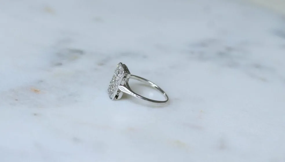 Bague Art Déco rectangulaire or blanc, diamants