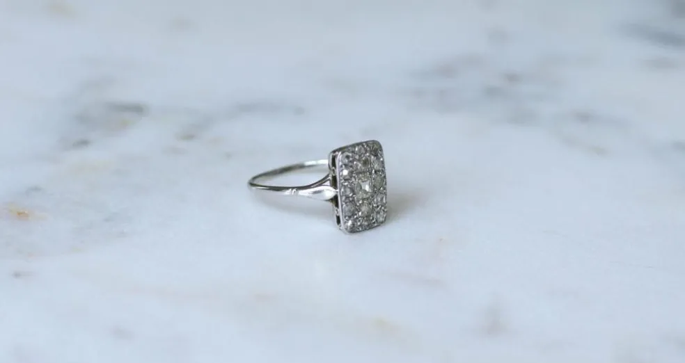 Bague Art Déco rectangulaire or blanc, diamants