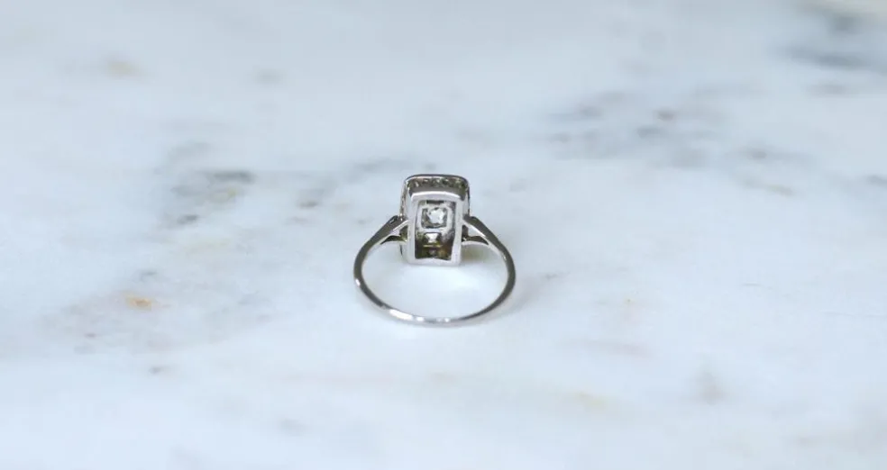 Bague Art Déco rectangulaire or blanc, diamants