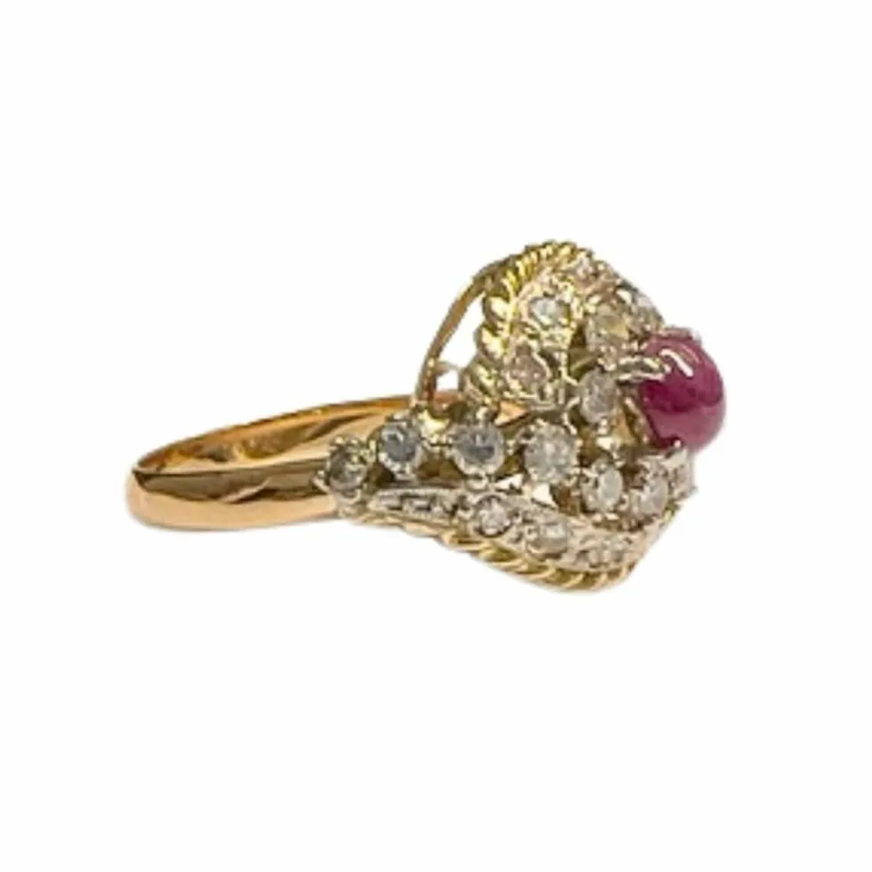 Bague Art Déco rubis cabochon diamants