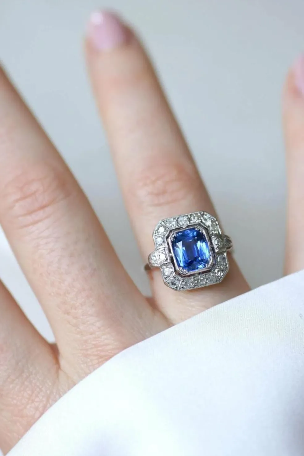 Bague Art Déco Saphir de Ceylan 2.68 Cts et Diamants