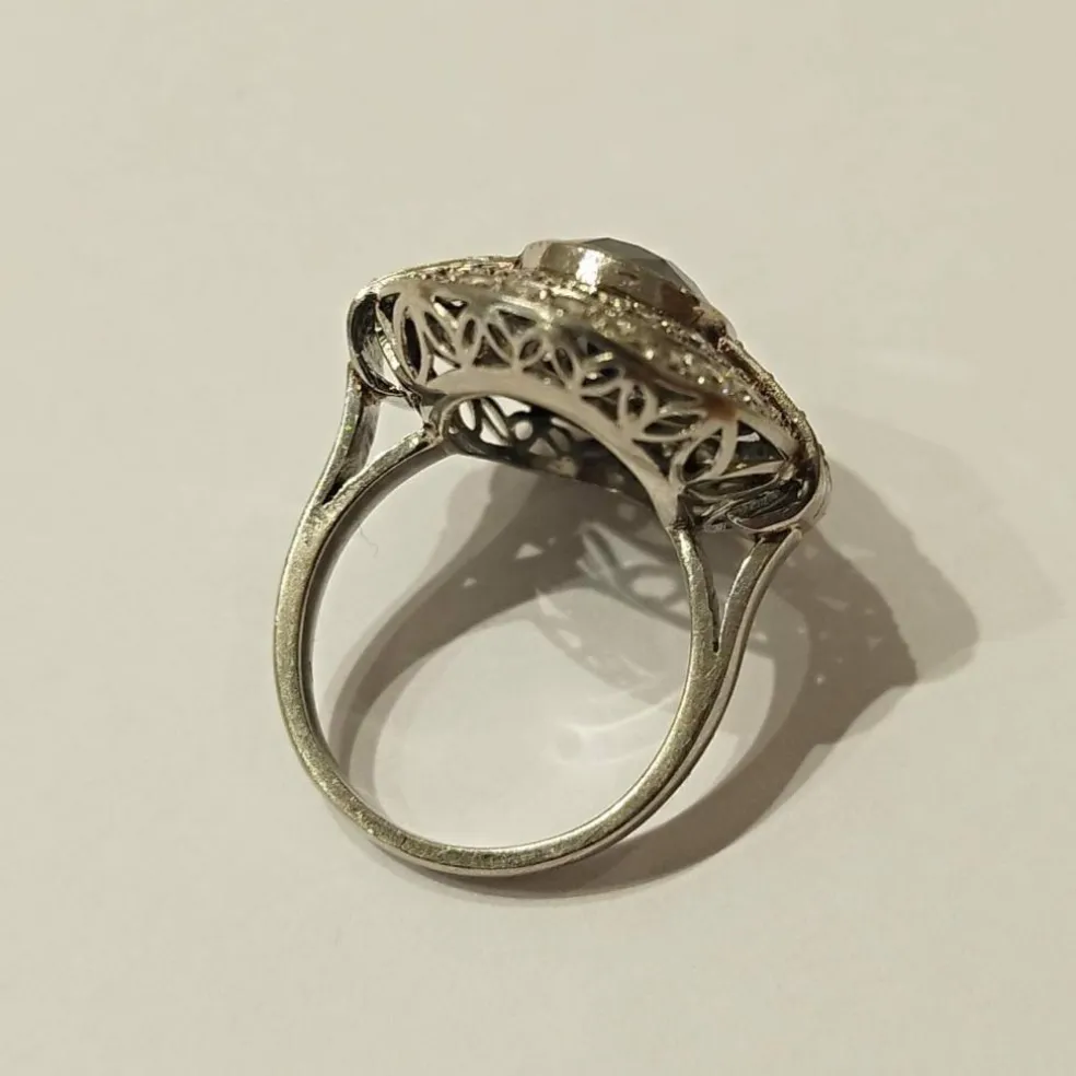 Bague Art Déco saphir et diamants platine