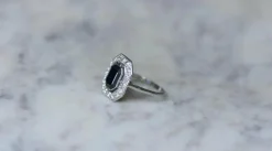 Bague Art Déco Saphir Octogonal et Diamants
