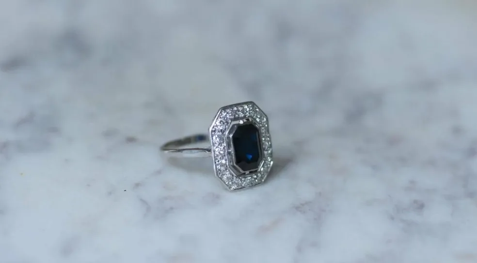Bague Art Déco Saphir Octogonal et Diamants