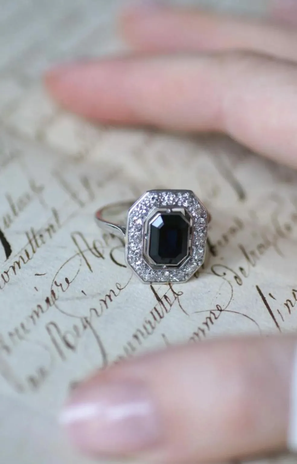 Bague Art Déco Saphir Octogonal et Diamants