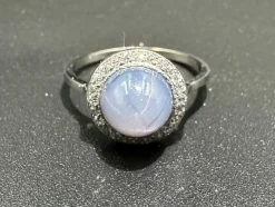 Bague Art Déco Saphir étoilé et diamants, Or et Platine
