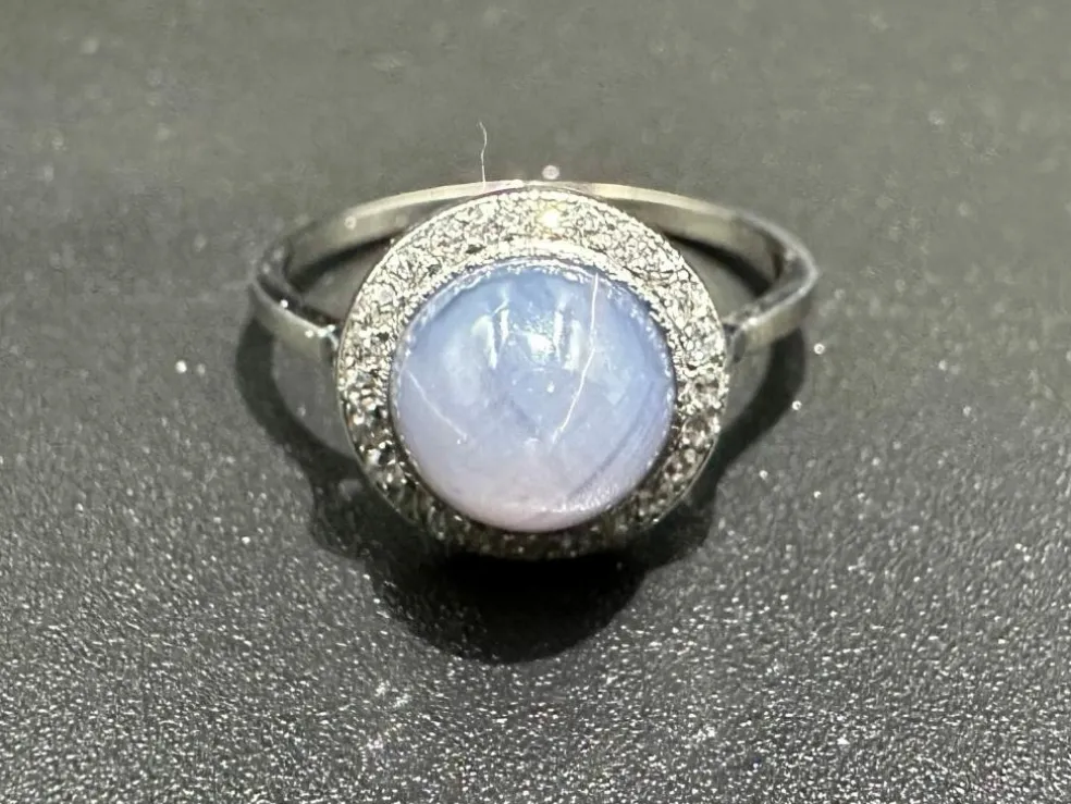 Bague Art Déco Saphir étoilé et diamants, Or et Platine
