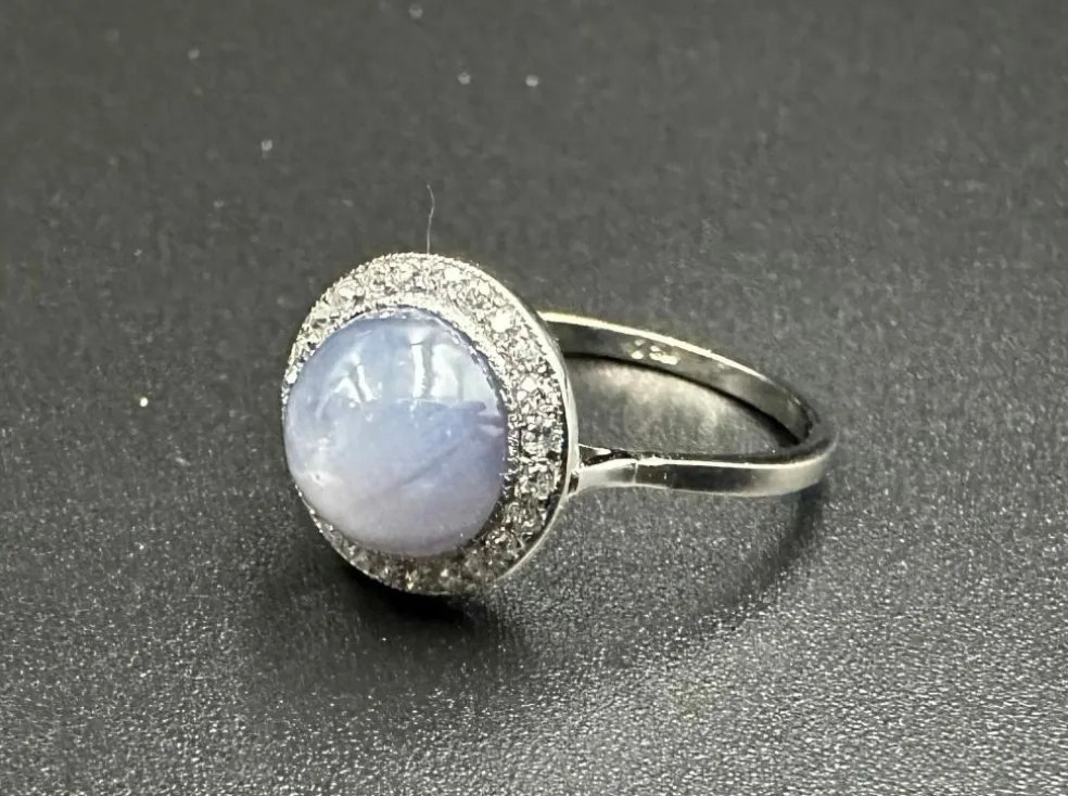 Bague Art Déco Saphir étoilé et diamants, Or et Platine